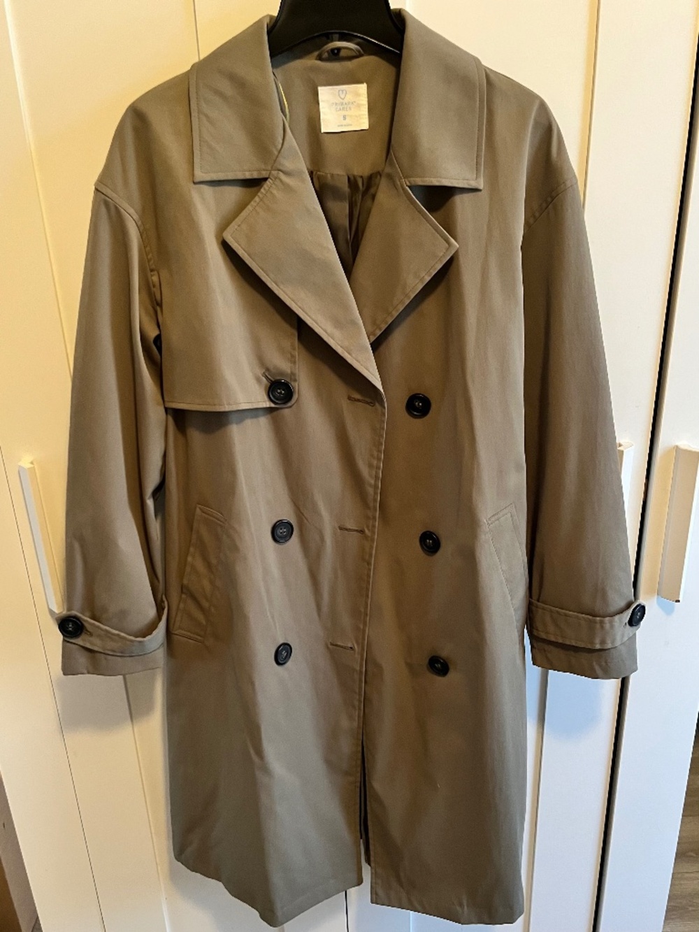 green trench coat, small